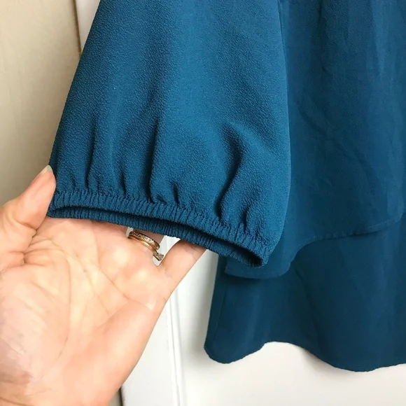 ✨✨5/$10✨✨ Apt 9 asymmetrical Top Blouse Size M Dark Turquoise Elastic Sleeve - Picture 5 of 8